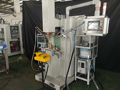 點焊機機器人適合小企業(yè)使用嗎？榮仕杰認(rèn)為非常適合
